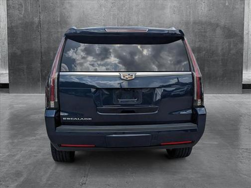 2018 Cadillac Escalade Luxury
