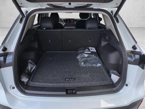 Deep Black Pearl 2025 Volkswagen Tiguan 2.0T SE 4MOTION