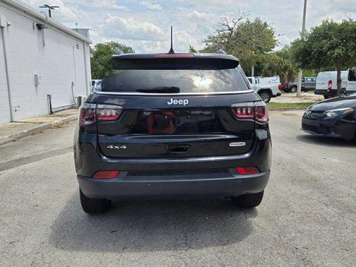 Diamond Black Crystal Pearlcoat 2021 Jeep Compass Latitude