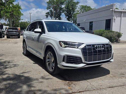 Glacier White Metallic 2023 Audi Q7 55 Premium Plus