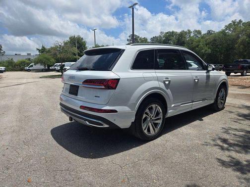 Glacier White Metallic 2023 Audi Q7 55 Premium Plus