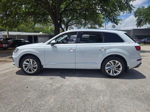 Glacier White Metallic 2023 Audi Q7 55 Premium Plus