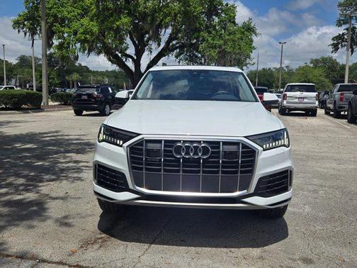Glacier White Metallic 2023 Audi Q7 55 Premium Plus