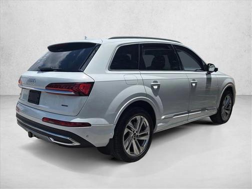 Glacier White Metallic 2023 Audi Q7 55 Premium Plus