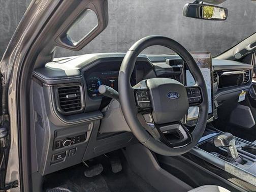 2025 Ford F-150 Lightning Platinum