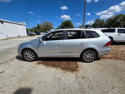 Candy White 2013 Volkswagen Jetta SportWagen SE