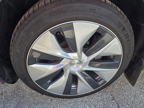 2022 Tesla Model Y Long Range Dual Motor All-Wheel Drive