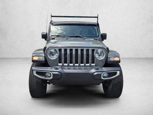 Sting-Gray Clearcoat 2022 Jeep Gladiator Overland