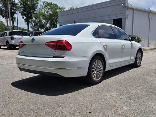 Pure White 2016 Volkswagen Passat 1.8T SE