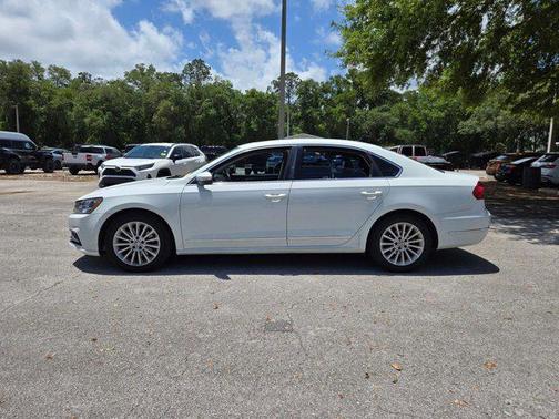 Pure White 2016 Volkswagen Passat 1.8T SE