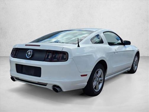 Performance White 2013 Ford Mustang V6