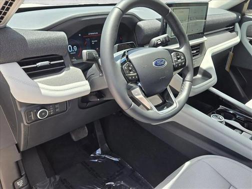 Star White Metallic Tri-Coat 2026 Ford Explorer Platinum