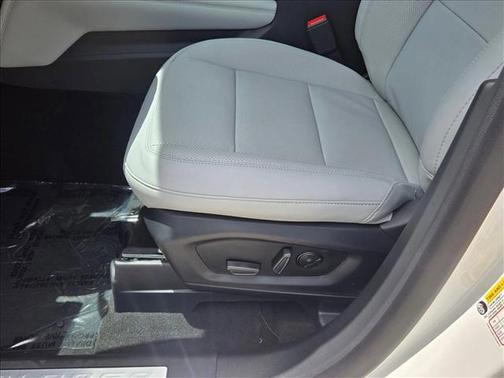 Star White Metallic Tri-Coat 2026 Ford Explorer Platinum