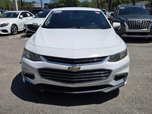 Summit White 2018 Chevrolet Malibu LT