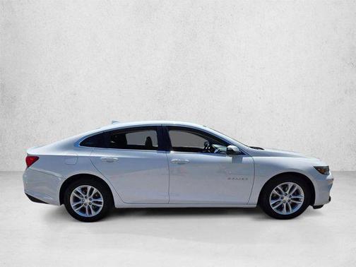Summit White 2018 Chevrolet Malibu LT