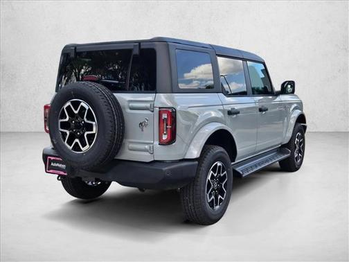 Avalanche Gray 2026 Ford Bronco Outer Banks