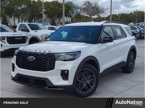 Star White Metallic Tri-Coat 2025 Ford Explorer ST-Line