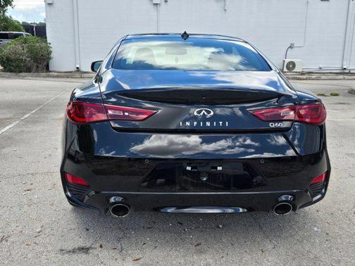 Black Obsidian 2022 INFINITI Q60 LUXE