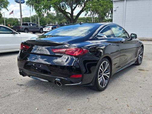 Black Obsidian 2022 INFINITI Q60 LUXE