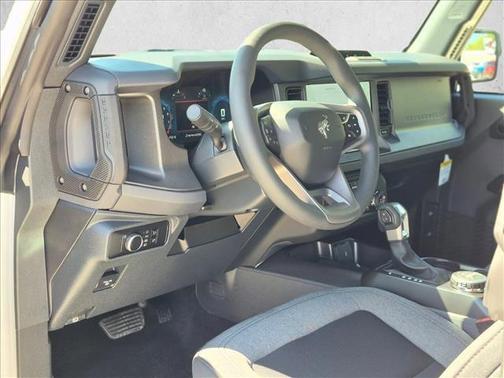Oxford White 2026 Ford Bronco Base 4 Door 4x4