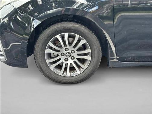 2020 Toyota Sienna XLE