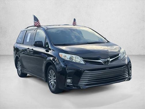 2020 Toyota Sienna XLE