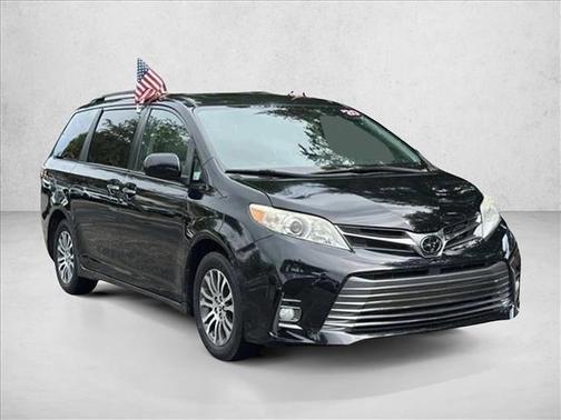 2020 Toyota Sienna XLE