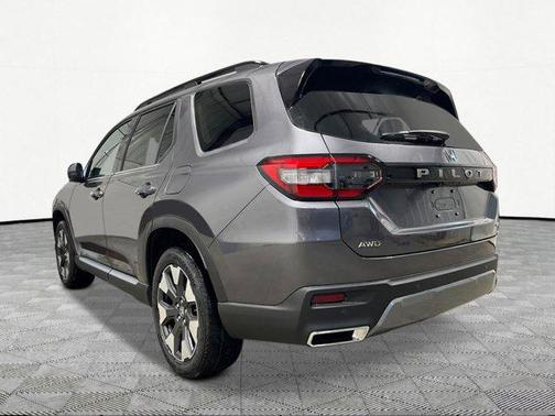 Modern Steel Metallic 2026 Honda Pilot Elite