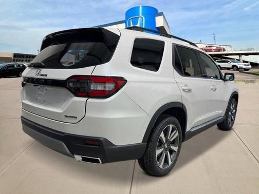 2025 Honda Pilot Touring 8-Passenger