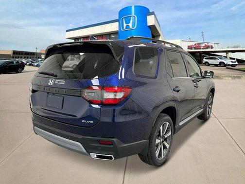 2025 Honda Pilot Touring 8-Passenger