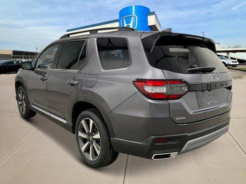 2025 Honda Pilot Touring 8-Passenger