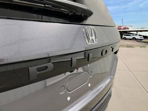 2025 Honda Pilot Touring 8-Passenger