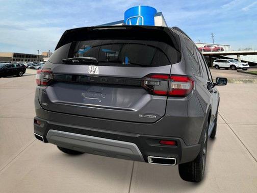 2025 Honda Pilot Touring 8-Passenger