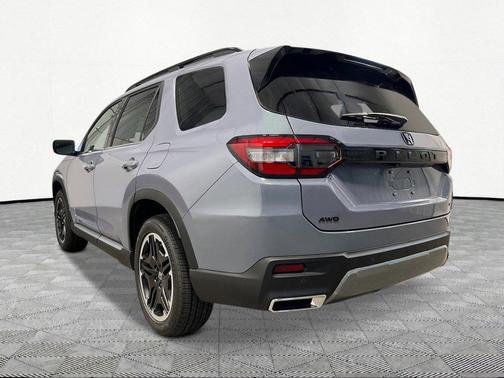 Sonic Gray Pearl 2026 Honda Pilot Touring 8-Passenger