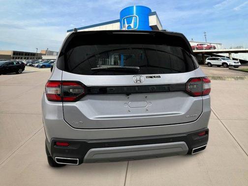 2025 Honda Pilot Touring 8-Passenger