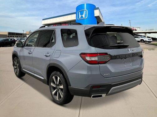 2025 Honda Pilot Touring 8-Passenger