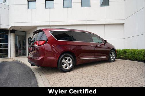 2017 Chrysler Pacifica Touring-L