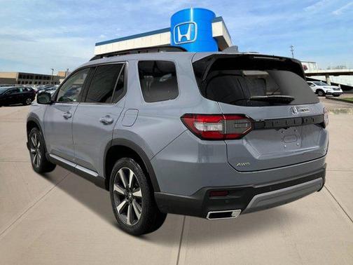 2025 Honda Pilot Touring 8-Passenger