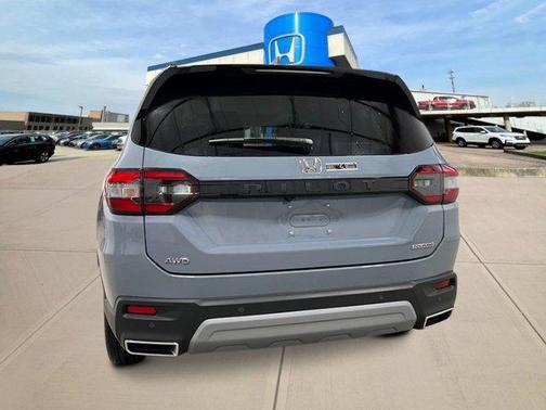 2025 Honda Pilot Touring 8-Passenger