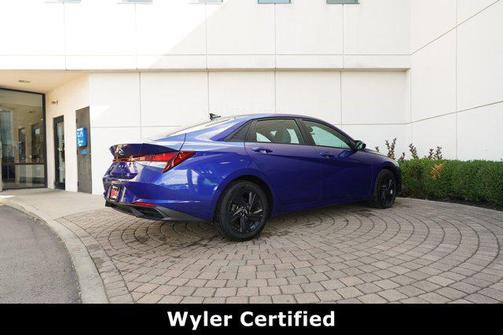 2022 Hyundai ELANTRA SEL