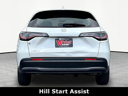 Platinum White Pearl 2024 Honda HR-V LX