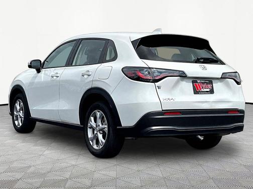Platinum White Pearl 2024 Honda HR-V LX