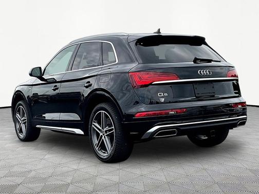 Mythos Black Metallic 2021 Audi Q5 Prestige 55 TFSI e quattro S tronic