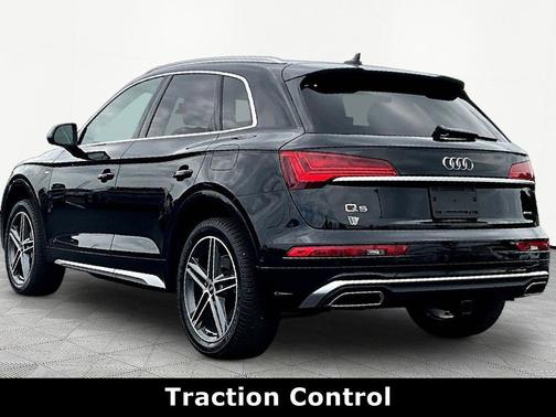 Mythos Black Metallic 2021 Audi Q5 Prestige 55 TFSI e quattro S tronic