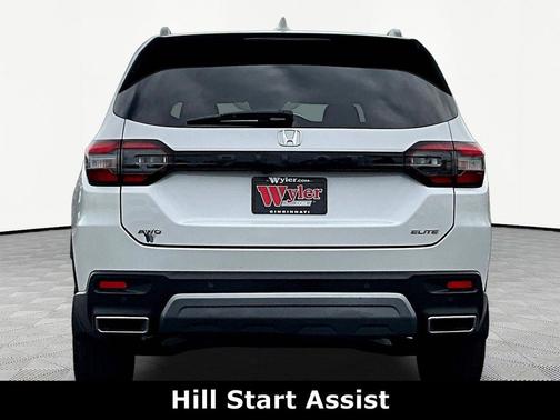 Platinum White Pearl 2025 Honda Pilot Elite