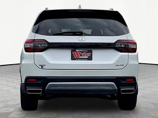 Platinum White Pearl 2025 Honda Pilot Elite