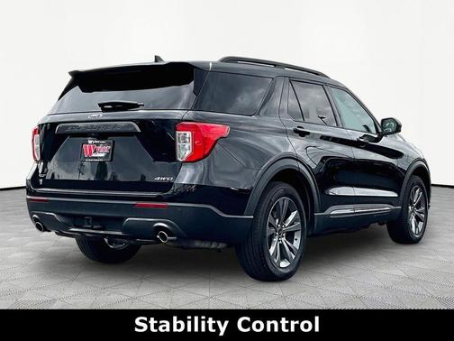 Agate Black Metallic 2022 Ford Explorer XLT