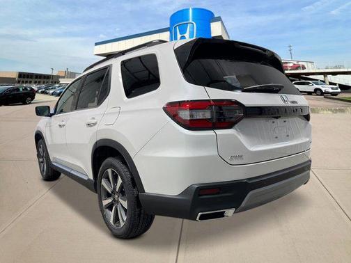 2025 Honda Pilot Touring 8-Passenger