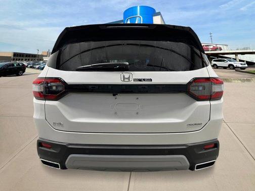 2025 Honda Pilot Touring 8-Passenger
