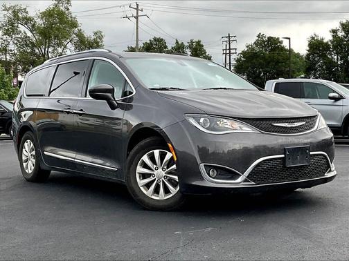 Granite Crystal Metallic Clearcoat 2018 Chrysler Pacifica Touring-L Plus